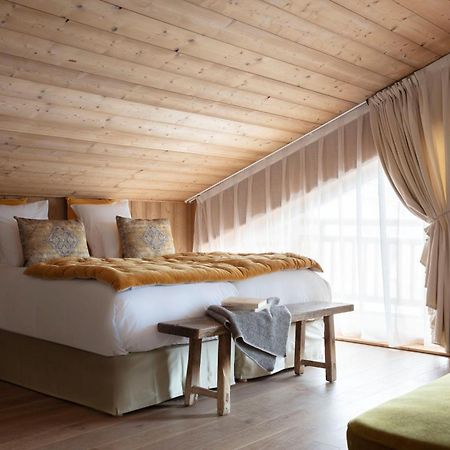 Grandes Rousses Hotel & Spa ラルプ・デュエ エクステリア 写真 A bedroom at the Hotel de Crillon