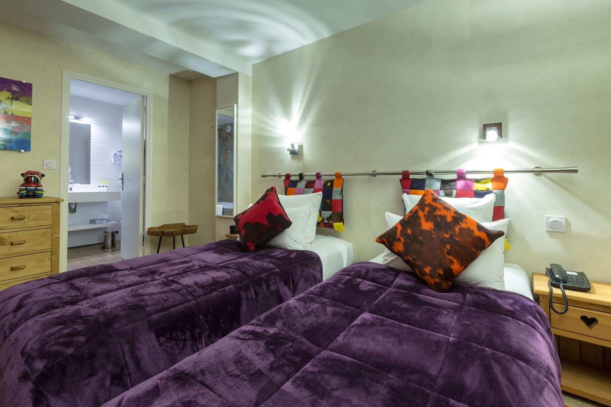 Grandes Rousses Hotel & Spa ラルプ・デュエ エクステリア 写真 A typical room at the hotel