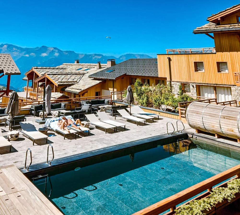 Grandes Rousses Hotel & Spa ラルプ・デュエ エクステリア 写真 The swimming pool at the 7132 Summit