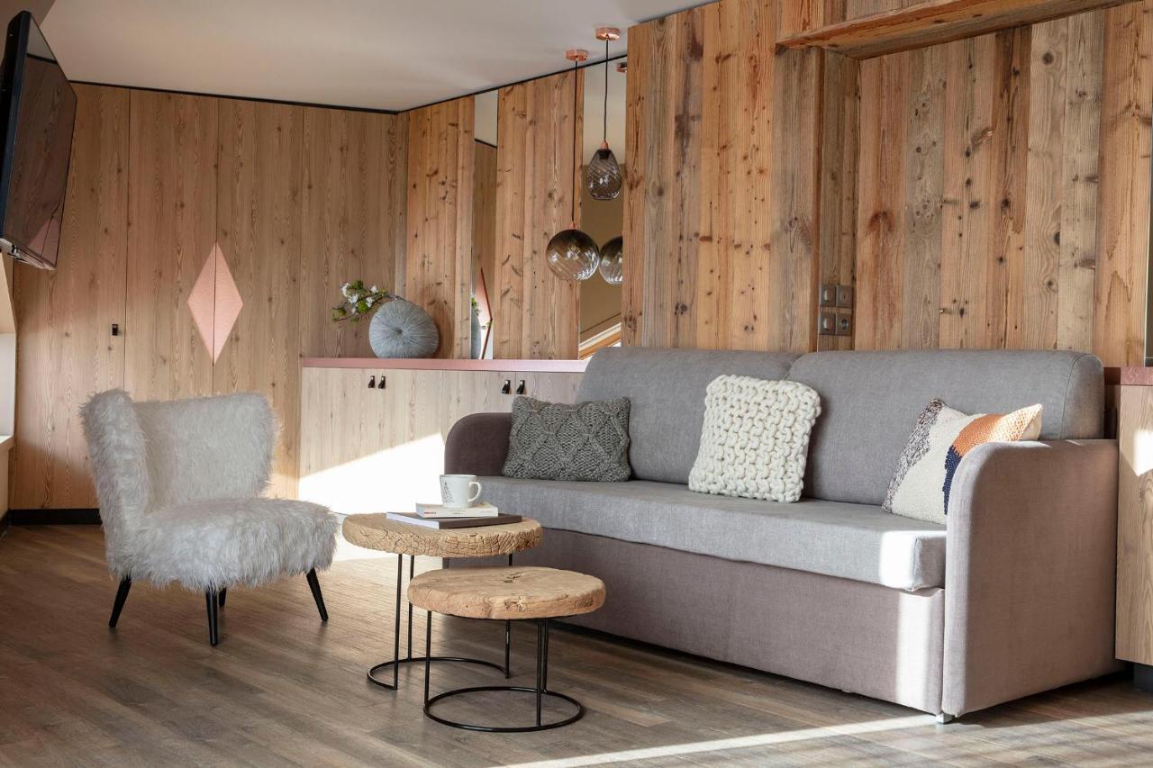 Grandes Rousses Hotel & Spa ラルプ・デュエ エクステリア 写真 Interior of a chalet