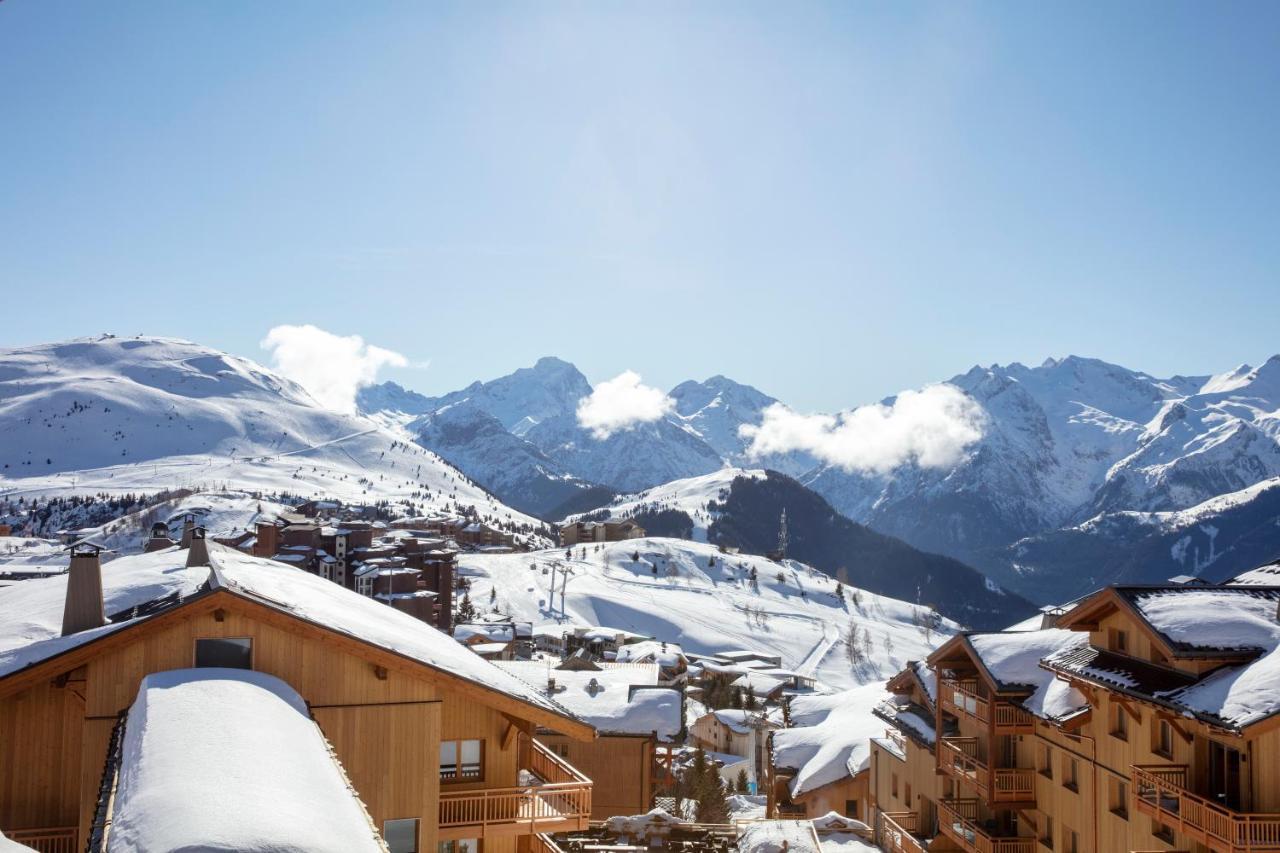 Grandes Rousses Hotel & Spa ラルプ・デュエ エクステリア 写真 A general view of the ski resort