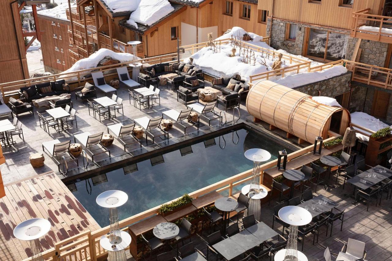 Grandes Rousses Hotel & Spa ラルプ・デュエ エクステリア 写真 The outdoor pool at the Hotel de la Cour des Légendes