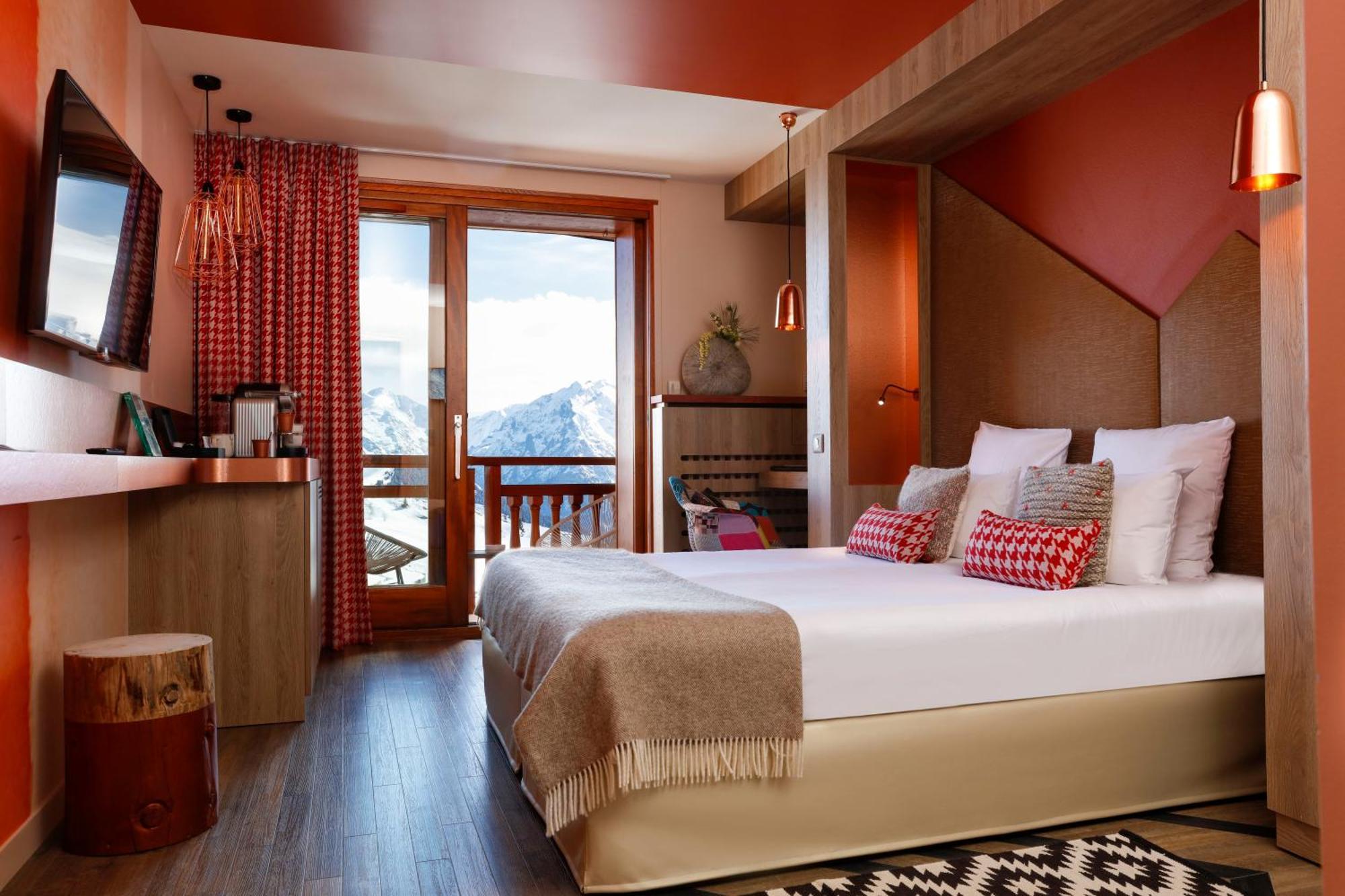 Grandes Rousses Hotel & Spa ラルプ・デュエ エクステリア 写真 A room at the hotel