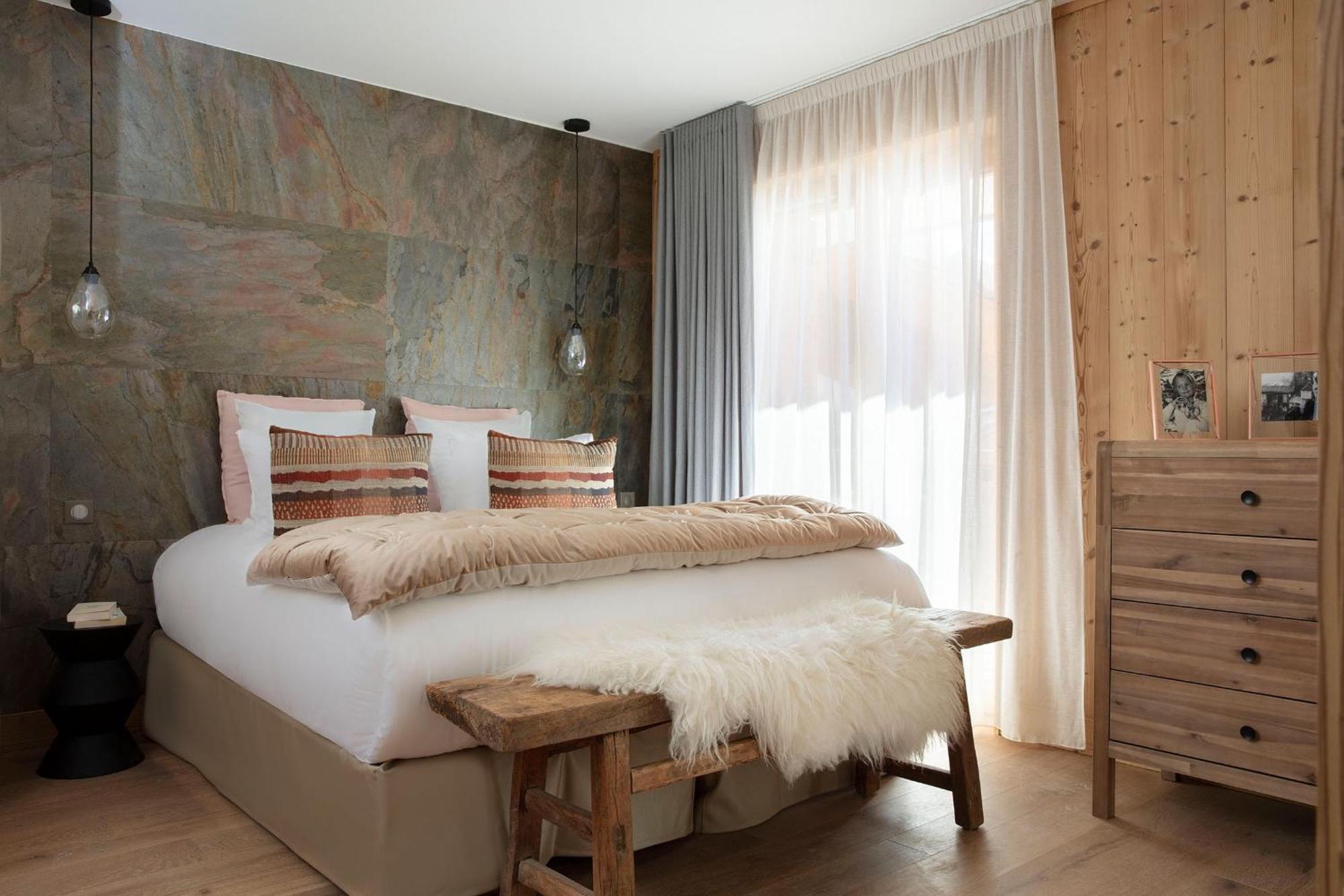Grandes Rousses Hotel & Spa ラルプ・デュエ エクステリア 写真 A bedroom in the hotel