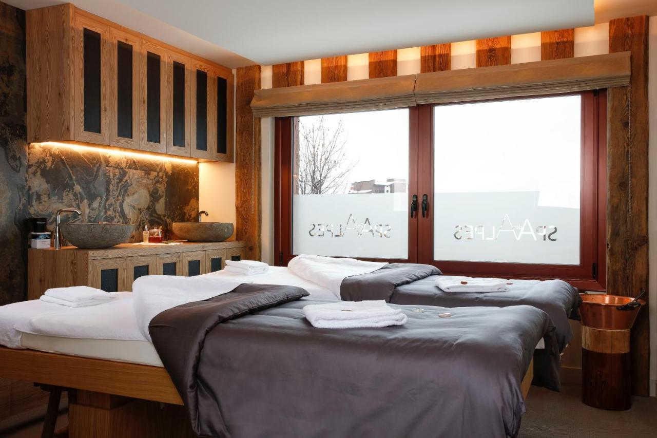 Grandes Rousses Hotel & Spa ラルプ・デュエ エクステリア 写真 A treatment room at the spa