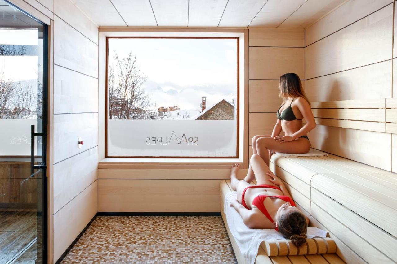 Grandes Rousses Hotel & Spa ラルプ・デュエ エクステリア 写真 A steam room
