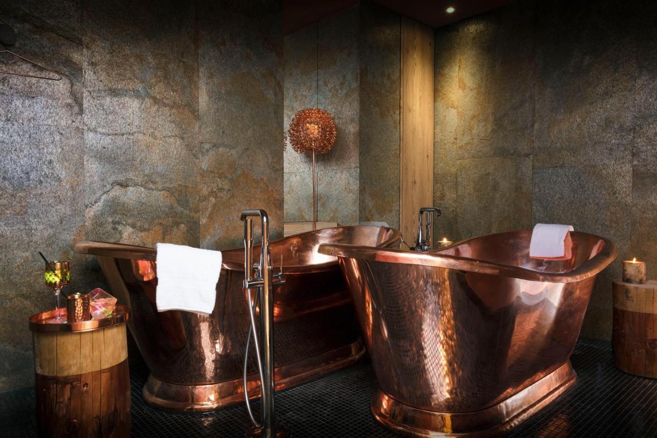 Grandes Rousses Hotel & Spa ラルプ・デュエ エクステリア 写真 Copper bathtub