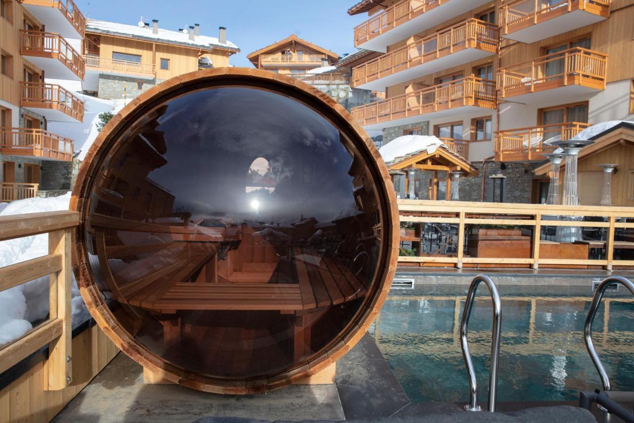 Grandes Rousses Hotel & Spa ラルプ・デュエ エクステリア 写真 A barrel sauna